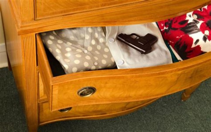A Graphic Look Inside Jeffrey Dahmer Dresser Drawer Photos And Videos