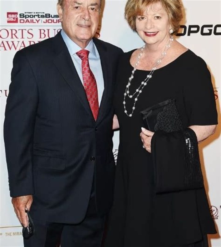 Al Michaels is Married to Wife: Linda Anne Stamaton. Kids.