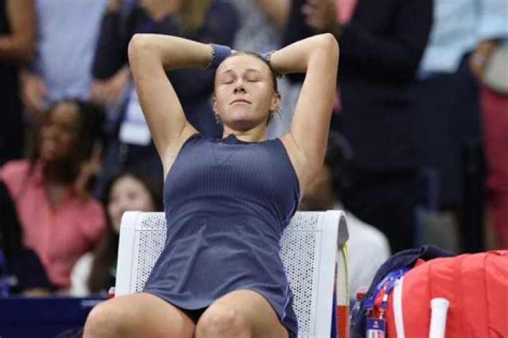 How tall is Amanda Anisimova?