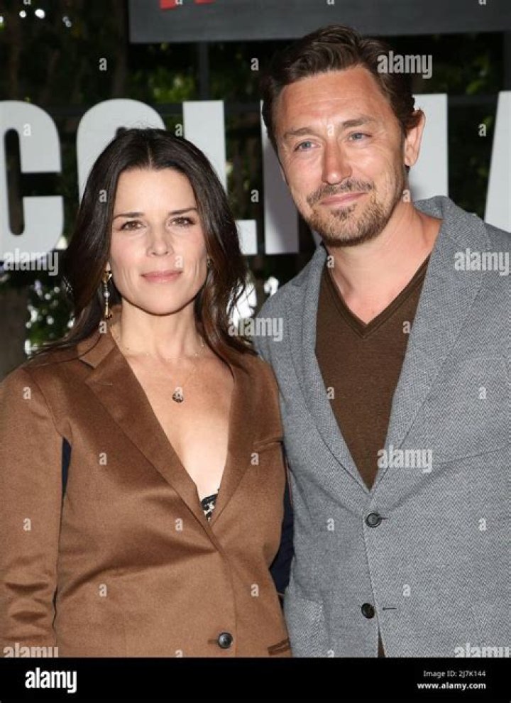 Are Neve Campbell and JJ Feild married?