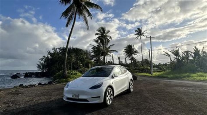 Are Tesla reservations refundable?