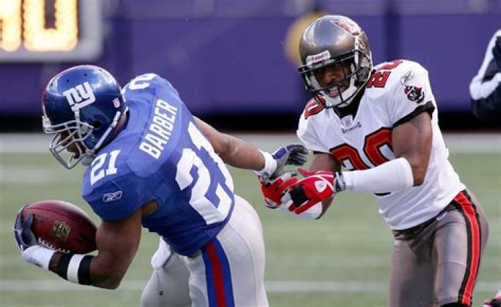 Are Tiki Barber And Marion Barber Related?