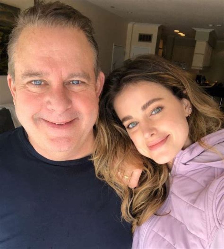 Ashley Newbrough’s Measurements, Husband. Is She Married?