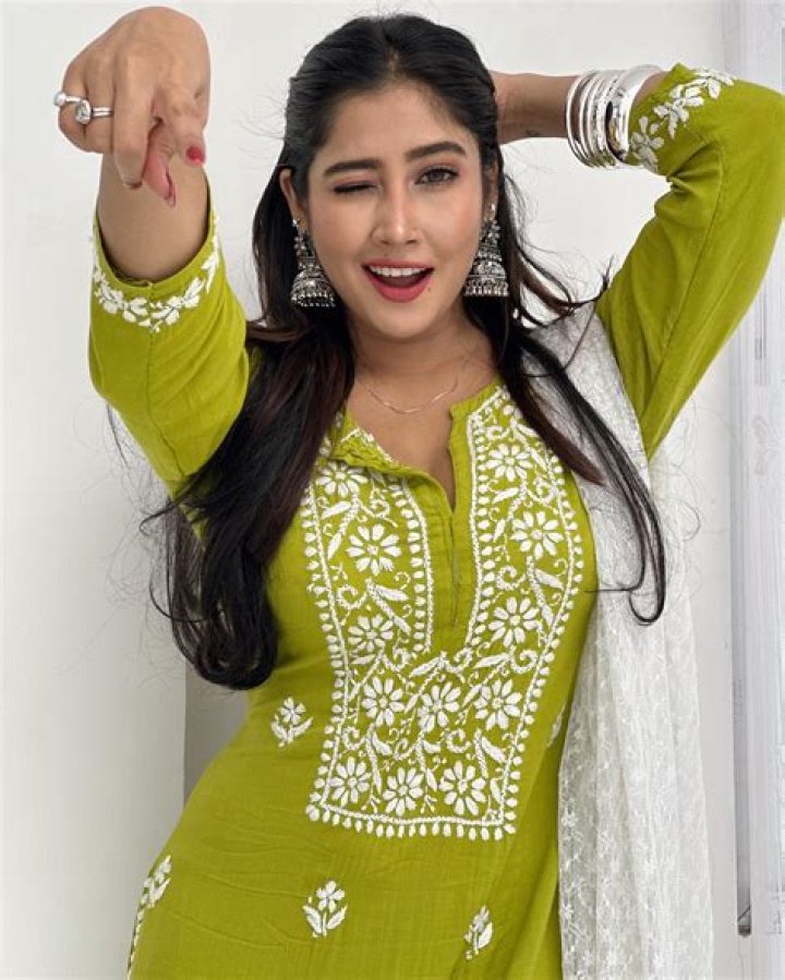 Aziz Ansari Wiki, Age, Net Worth, Girlfriend, Family, Biography & More