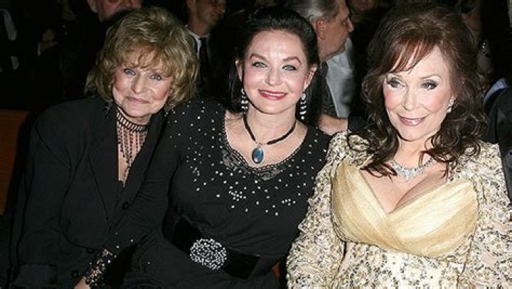 Crystal Gayle Siblings: Loretta Lynn, Peggy Sue, Herman Webb, Jay Lee Webb, Betty Ruth Webb, Donald Webb, Melvin Webb Jr.