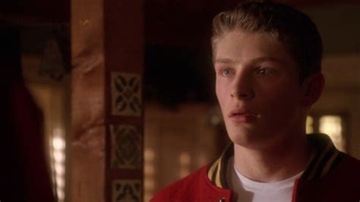 Brett Dier (Jane the Virgin) Wiki Bio, girlfriend, body, wife, height, dating