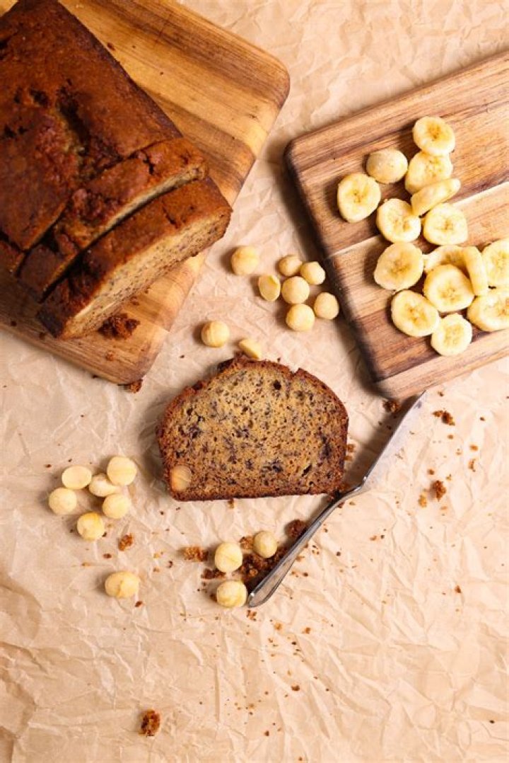 Can banana bread be left unrefrigerated?