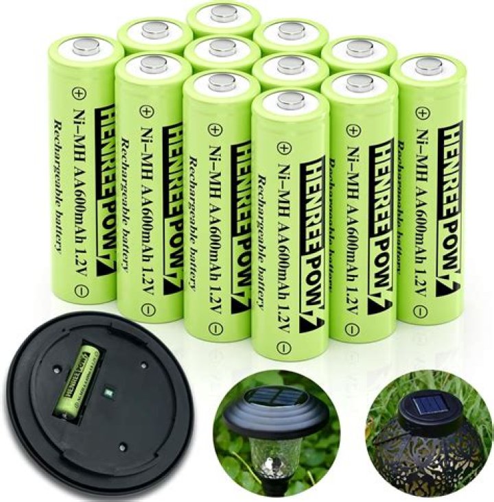 Can regular batteries be used in solar lights?