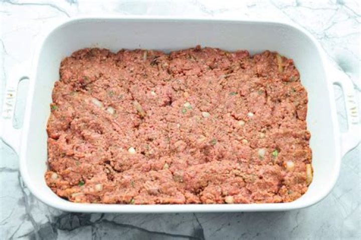 Can you cook meatloaf in a Pyrex dish?