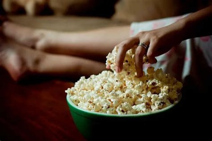 Can you eat popcorn while breastfeeding?