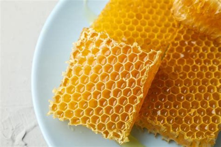 Can you eat the wax in Honeycomb?