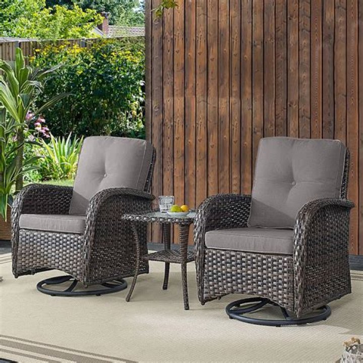 Can you stain rattan chairs?
