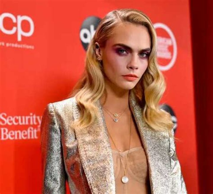 Cara Delevingne wiki, net worth, age, boyfriends, wife, Instagram