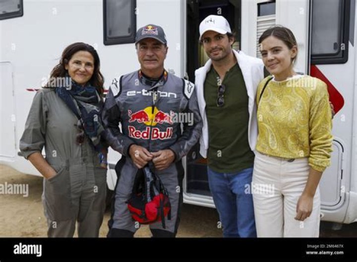 Carlos Sainz Jr. parents: Carlos Sainz Sr., Reyes Vázquez de Castro