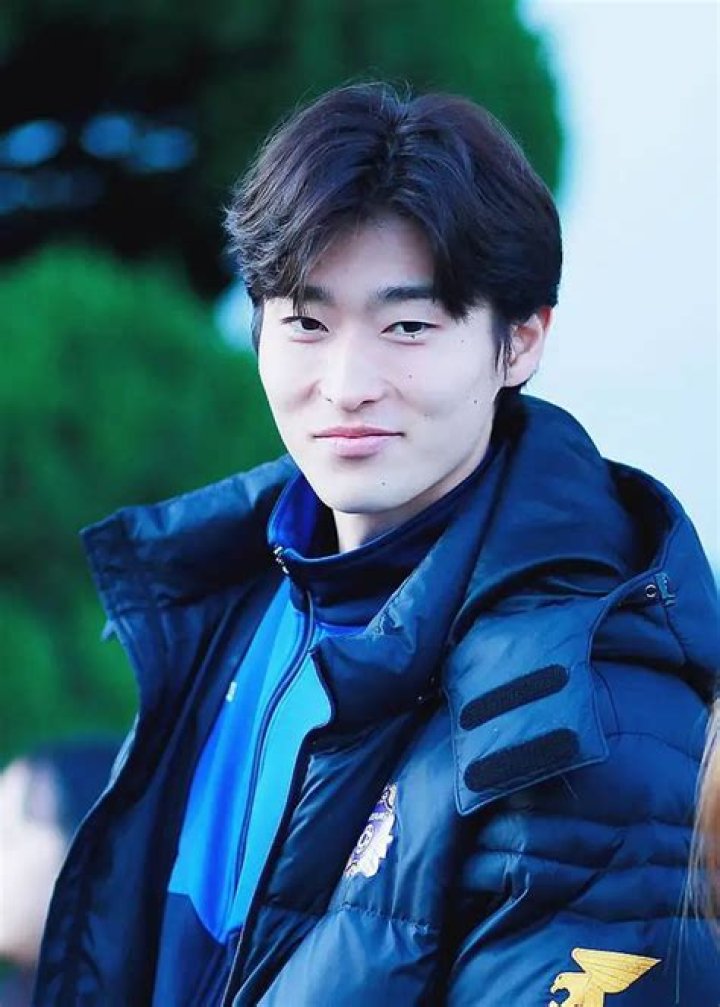 Cho Gue-sung Height, Weight, Net Worth, Age, Birthday, Wikipedia, Who, Instagram, Biography