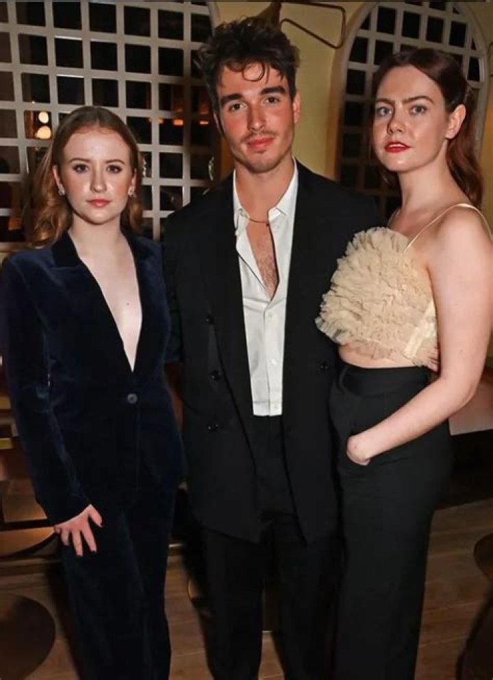 Chris Lowell Wiki, Age, Net Worth, Girlfriend, Family, Biography & More