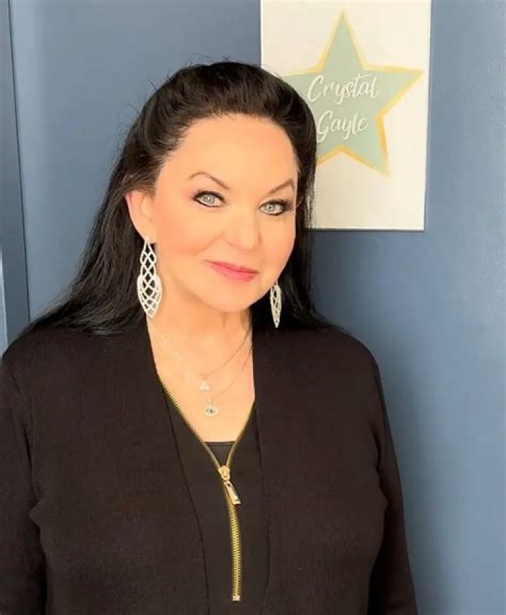 Crystal Gayle height: How tall is Crystal Gayle?