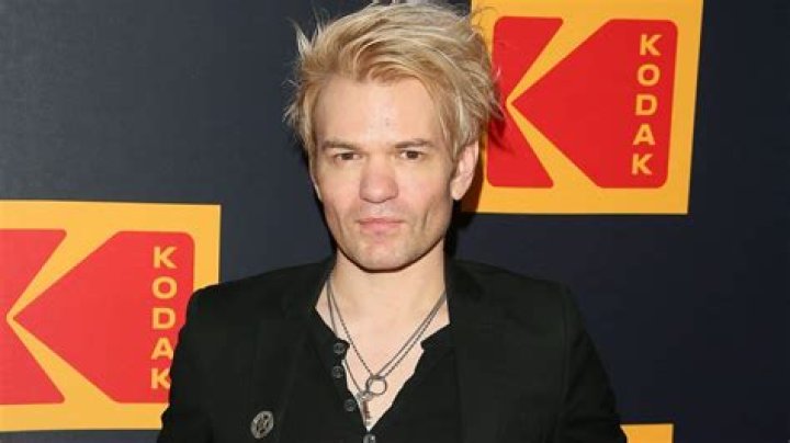 Deryck Whibley Height, Weight, Net Worth, Age, Birthday, Wikipedia, Who, Instagram, Biography