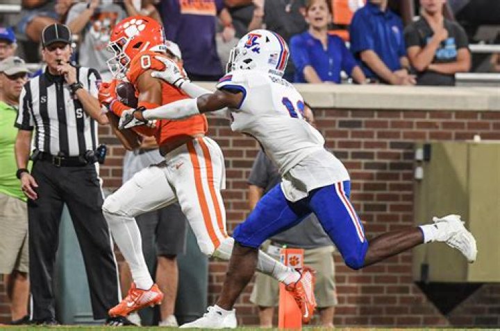 Do Clemson and LSU have the same fight song?