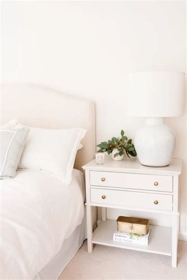 Do nightstands have to match bed?