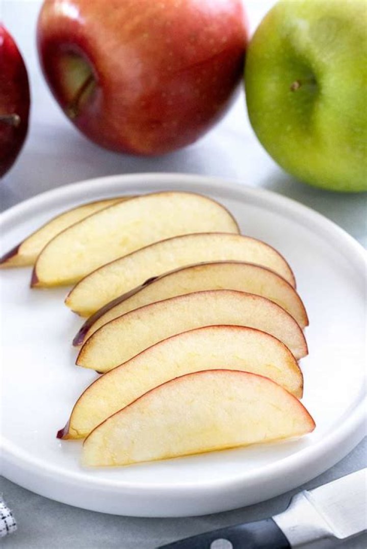 Do sliced pears turn brown?
