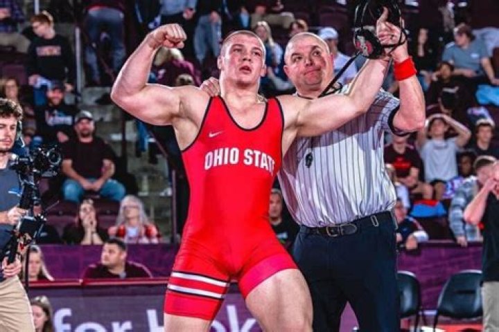 Do wrestlers have to wear singlets?