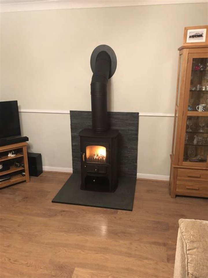 Does a wood burner need a baffle plate?