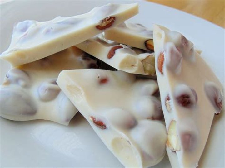 Does almond bark taste like white chocolate?