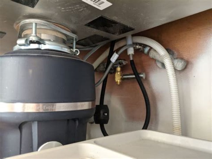 Does Bosch dishwasher come with drain hose?