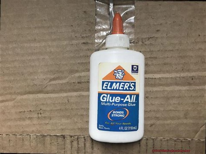 Does Elmer's glue all dry clear?