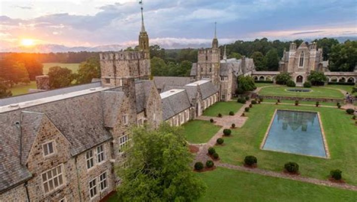 Does Hinesville have a curfew?