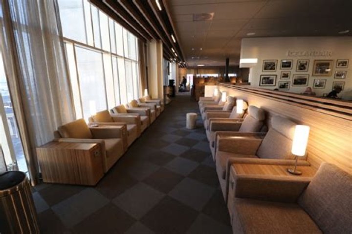 Does Icelandair have a lounge at O Hare?
