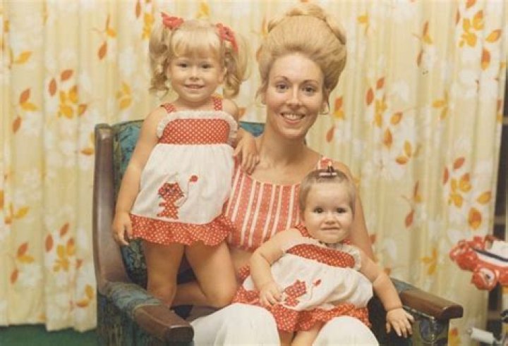 Does Kelly Ripa have siblings?