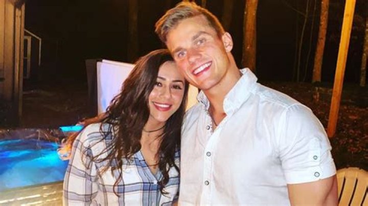 Does Madison Cawthorn come from a wealthy family