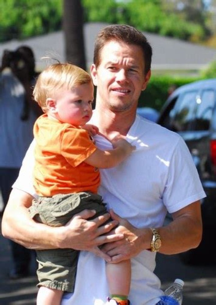 Does Mark Wahlberg still sing?