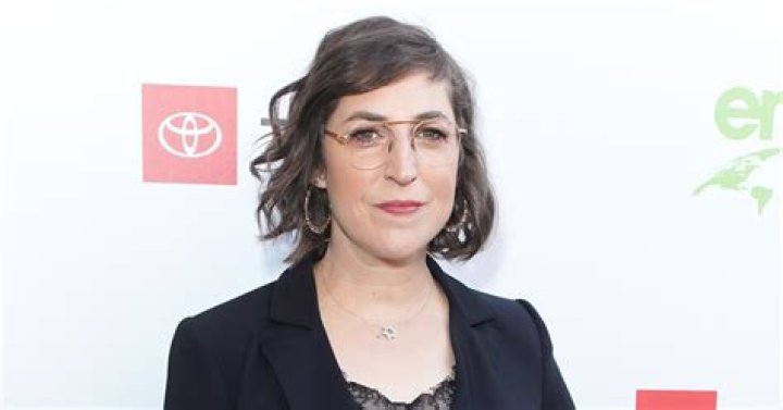 Does Mayim Bialik have a tattoo?