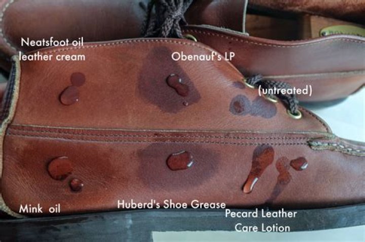 Does neatsfoot oil soften leather?