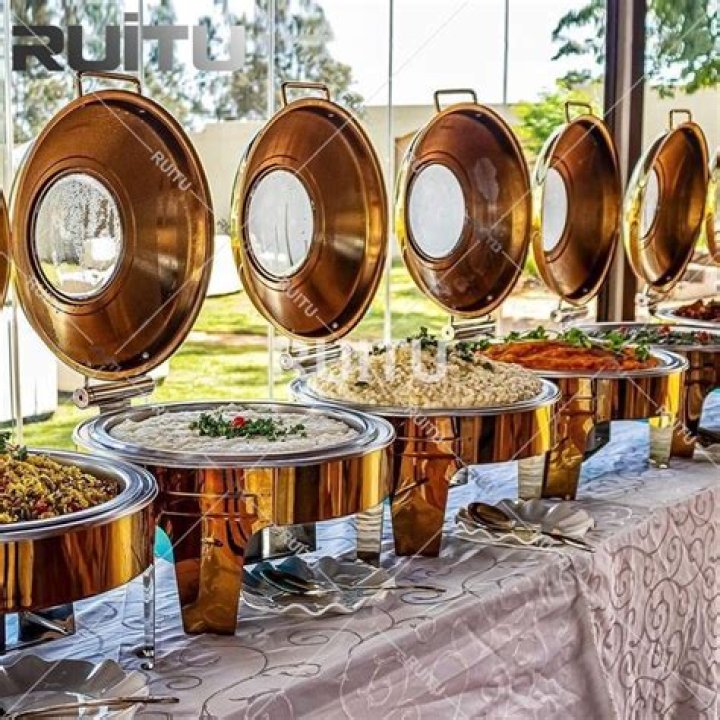Does Round Table have a buffet?