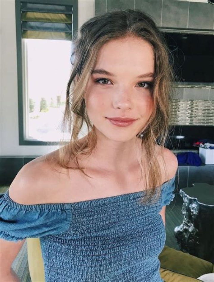 Ellie Thumann Wiki, Age, Net Worth, Boyfriend, Family, Biography & More