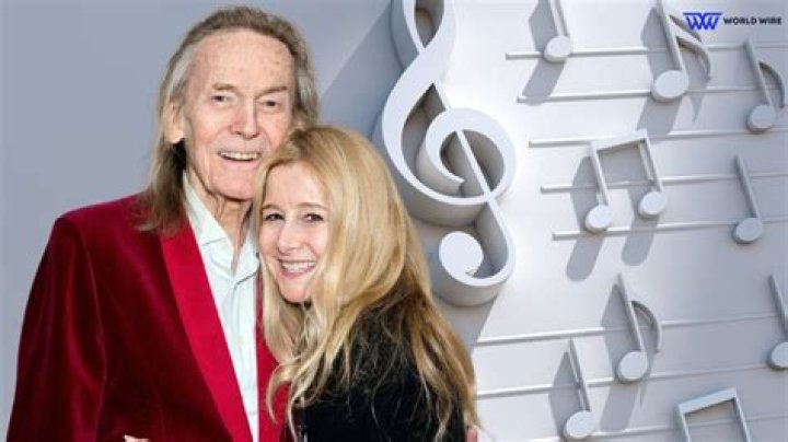 Erika Cheung Wiki, Biography, Age, Husband, Net Worth, Ethnicity, Weight