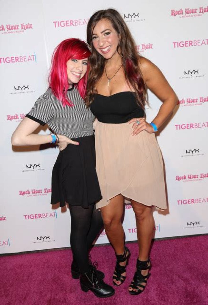 How tall is Gabbie Hanna?