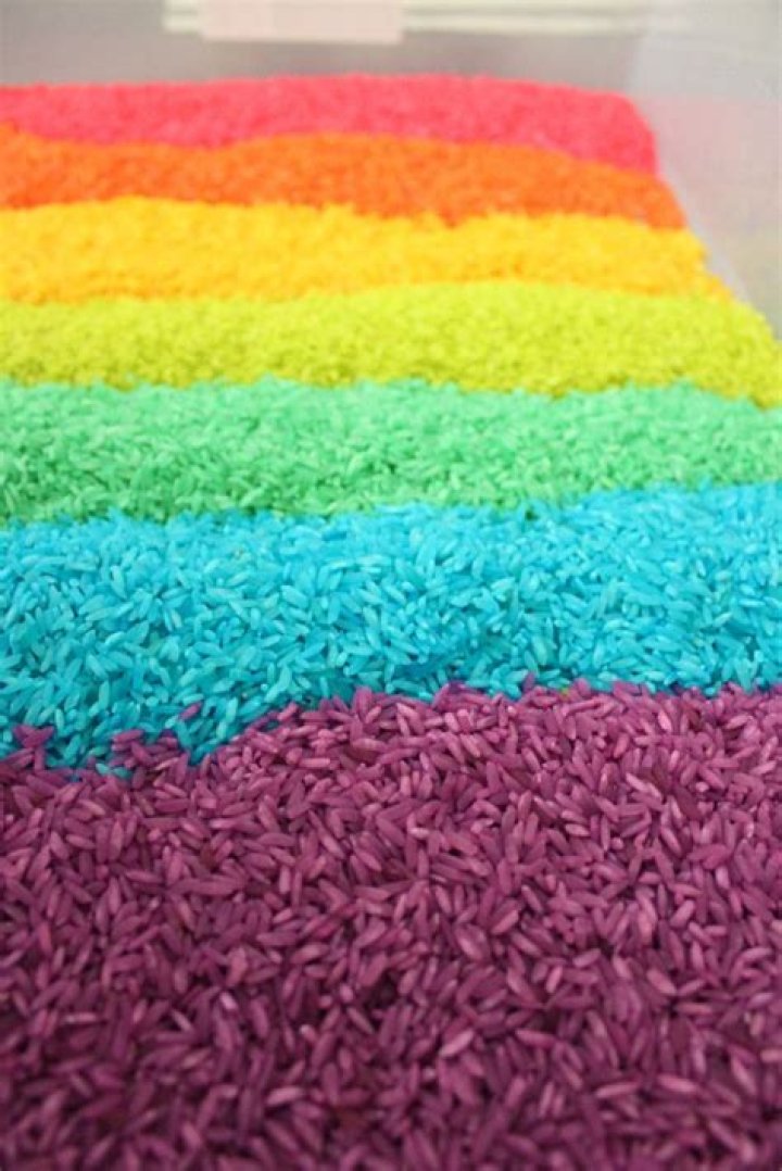 How can you color rice without vinegar?