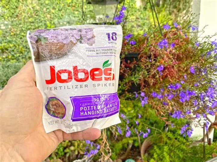 How do I install Jobe’s Fertilizer Spikes?