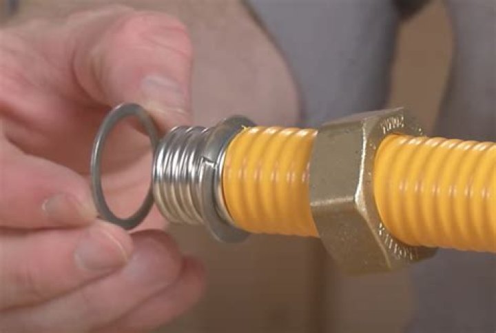 How do you cut a flex gas line?