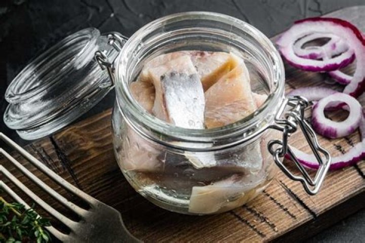How do you eat pickled herring?