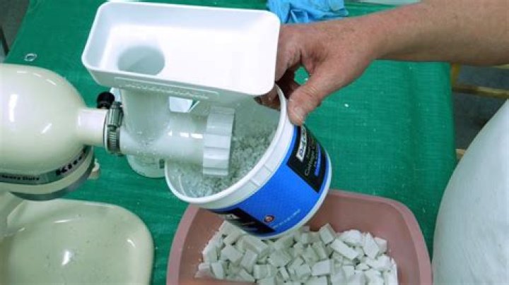 How do you get Reclaim out of a silicone rig?