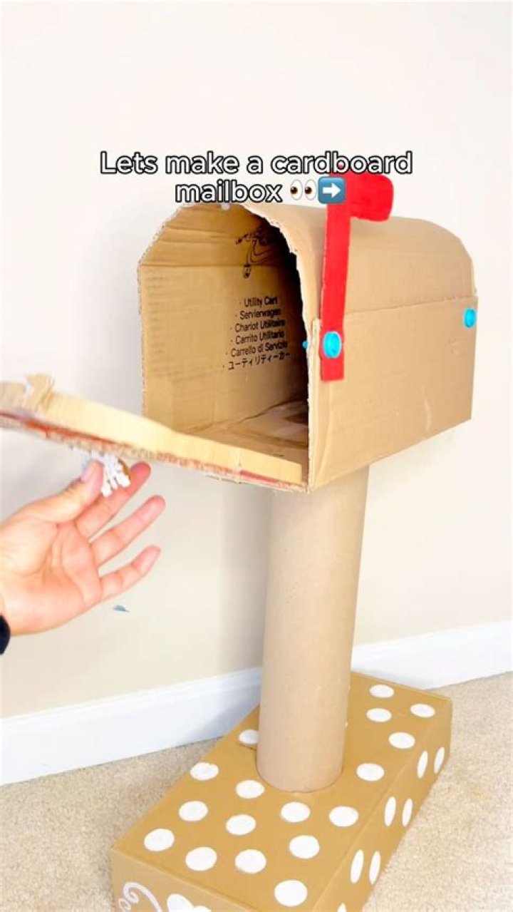 How do you make a mailbox out of a shoebox?