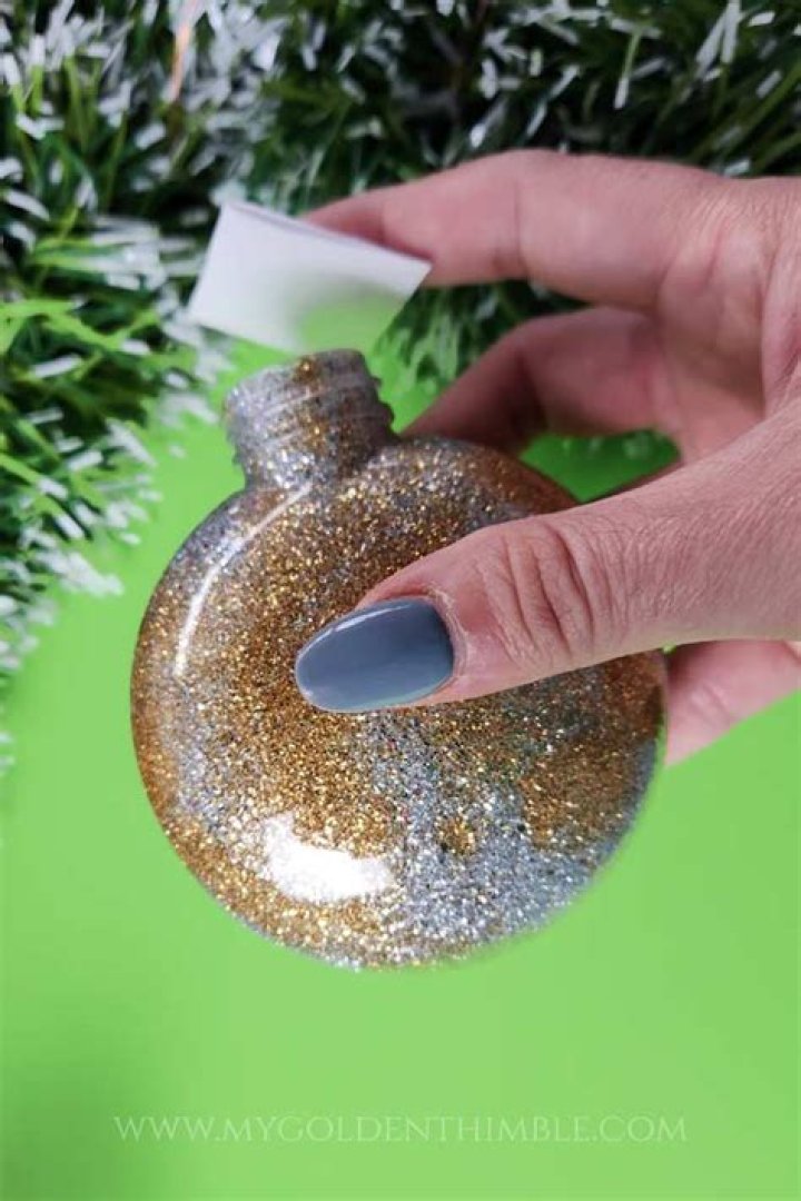 How do you make glitter ornaments with Elmer’s glue?