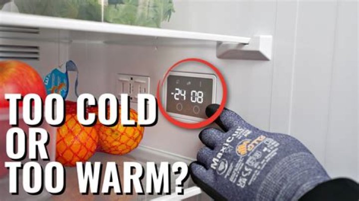 How do you set the temperature on a Hotpoint fridge freezer?