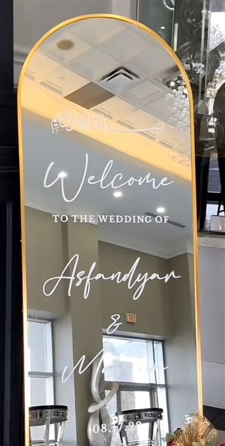 How do you sign mirror in ASL?